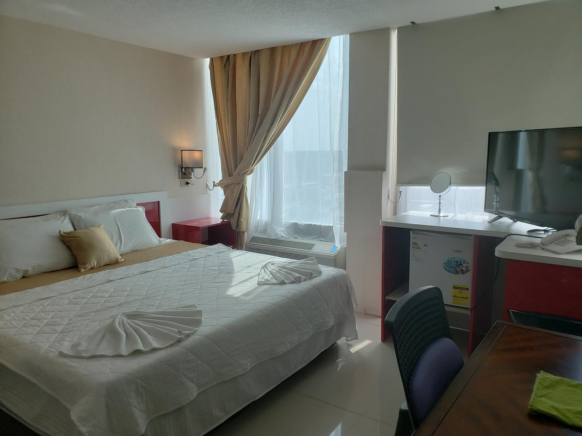 Golden Tree Hotel 伯利兹城 外观 照片