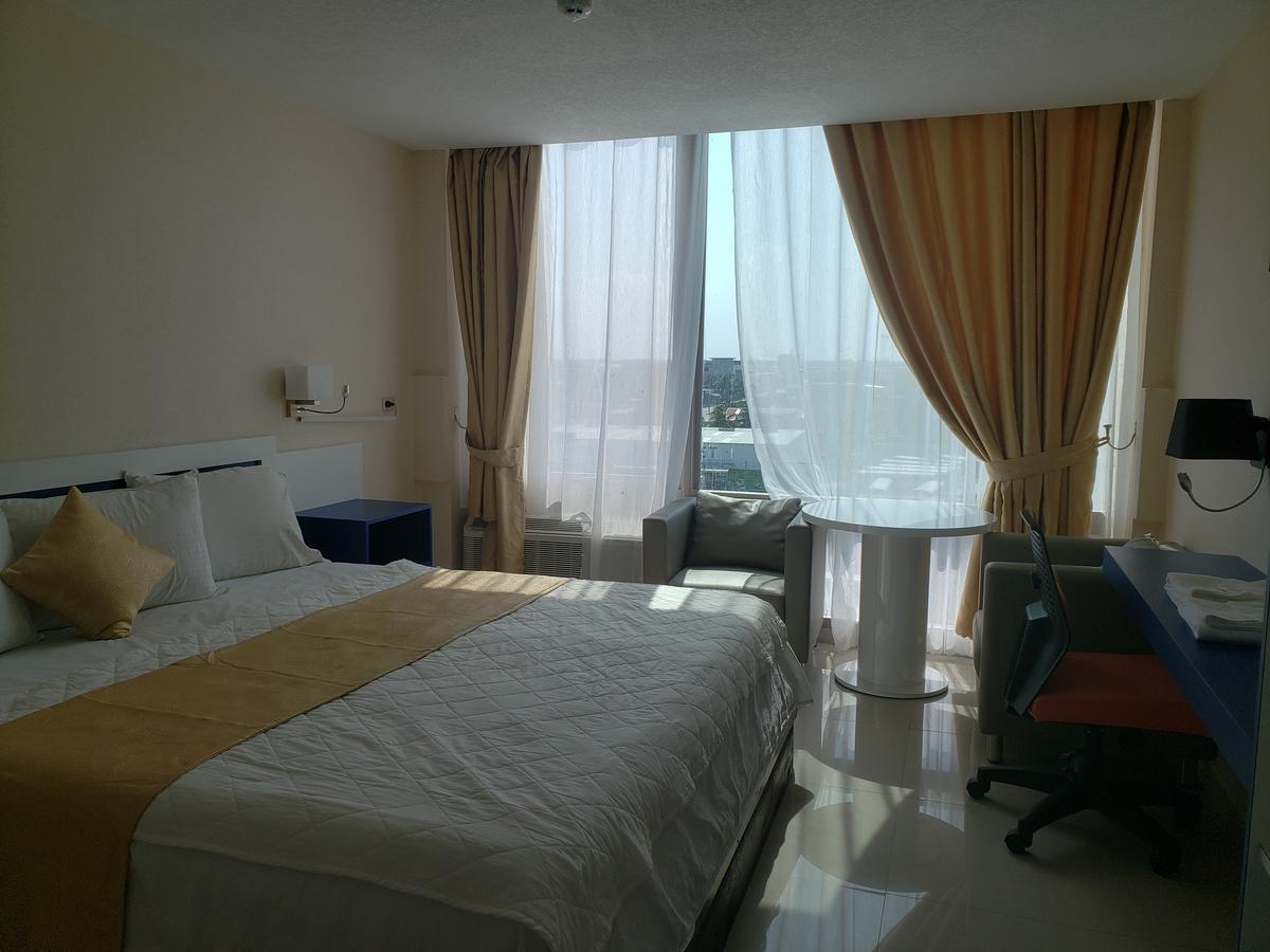 Golden Tree Hotel 伯利兹城 外观 照片